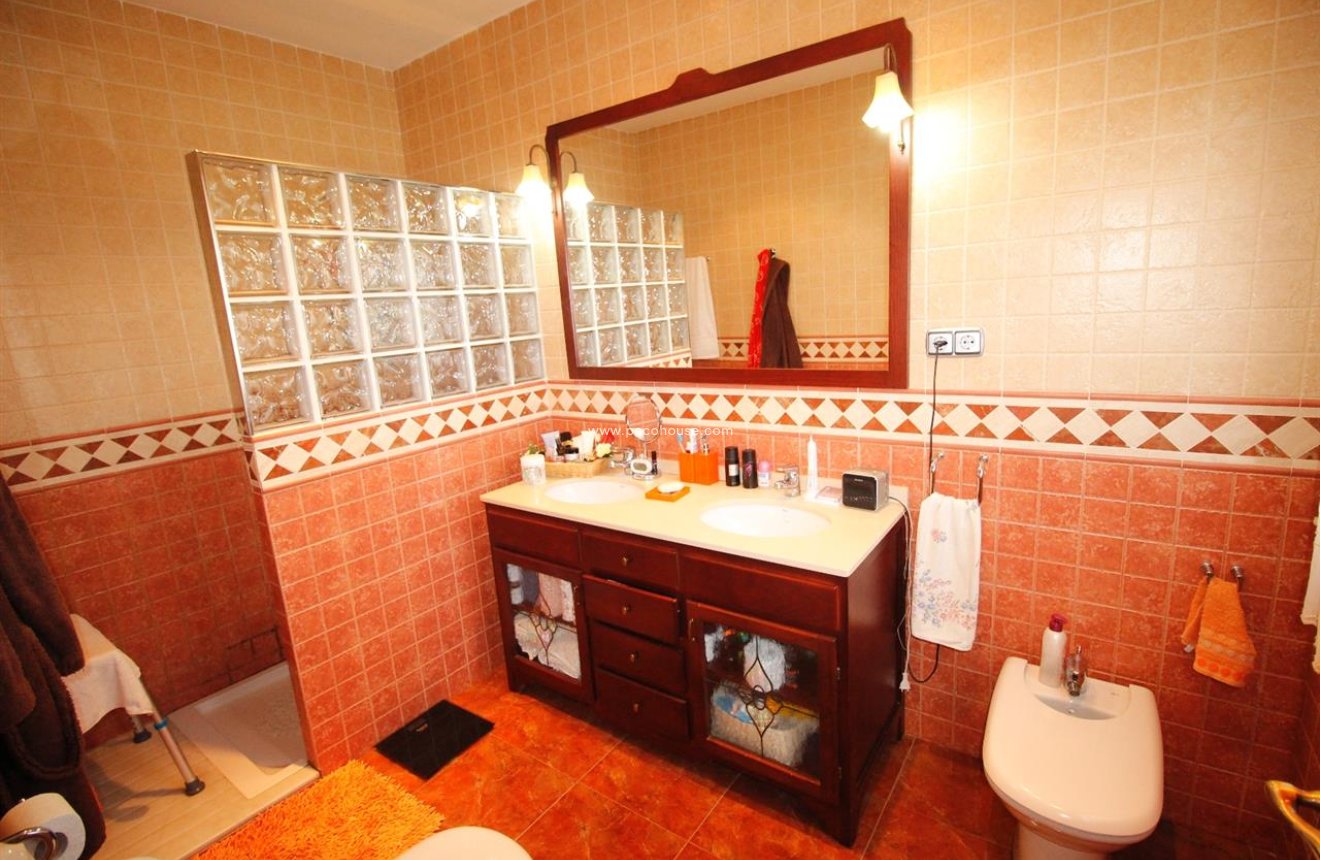 Reventa - Villa -
Purias