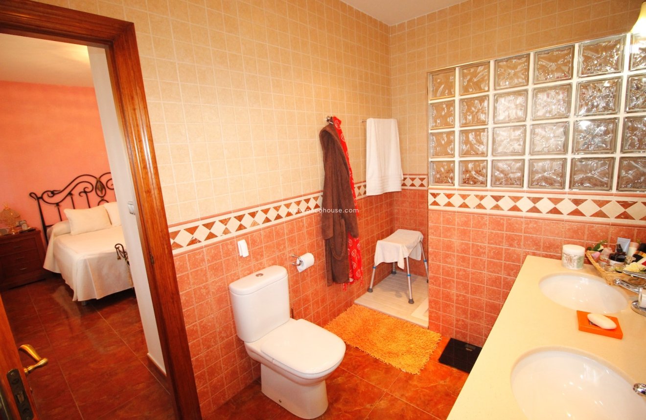 Reventa - Villa -
Purias