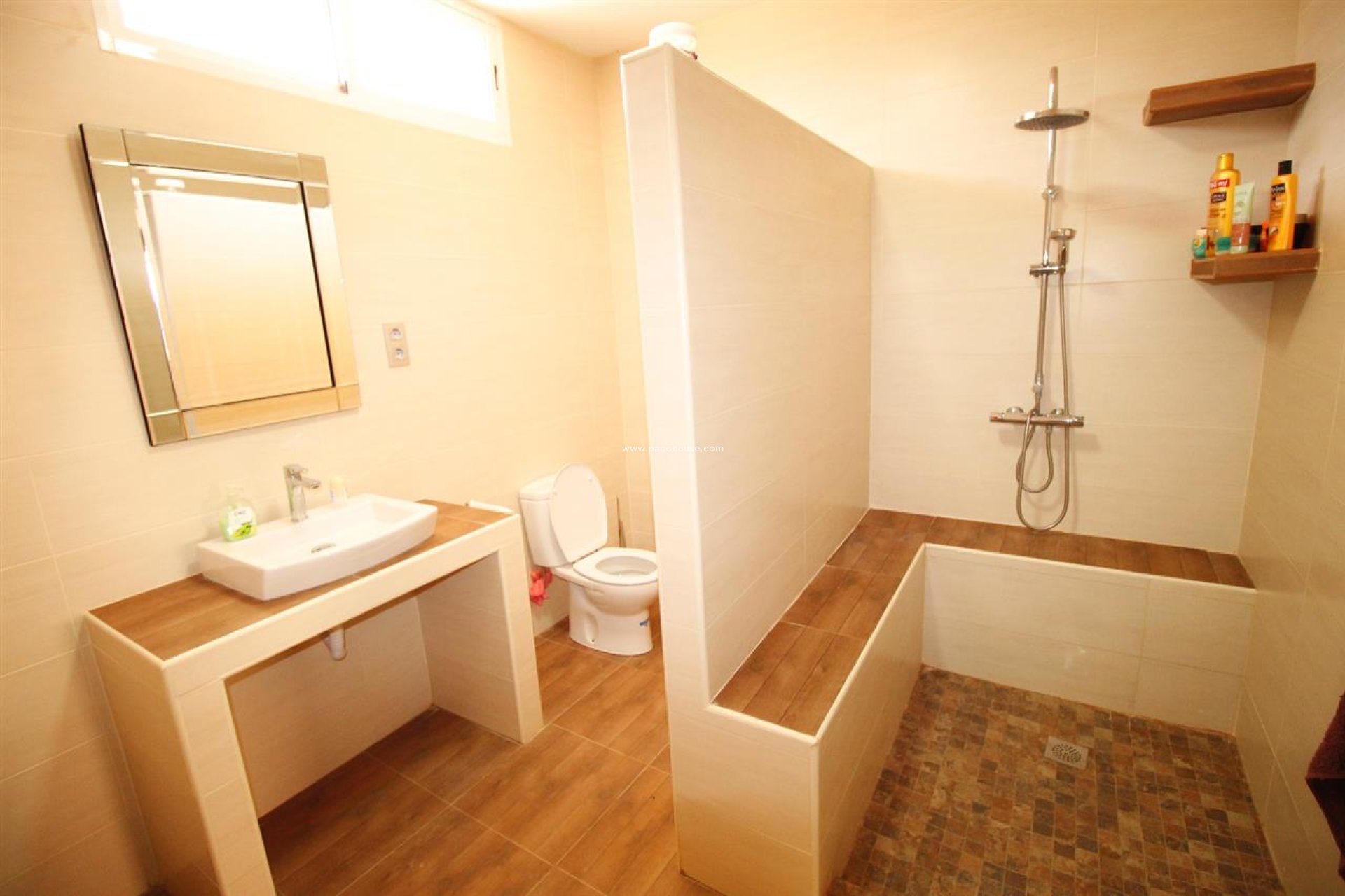 Reventa - Villa -
Purias