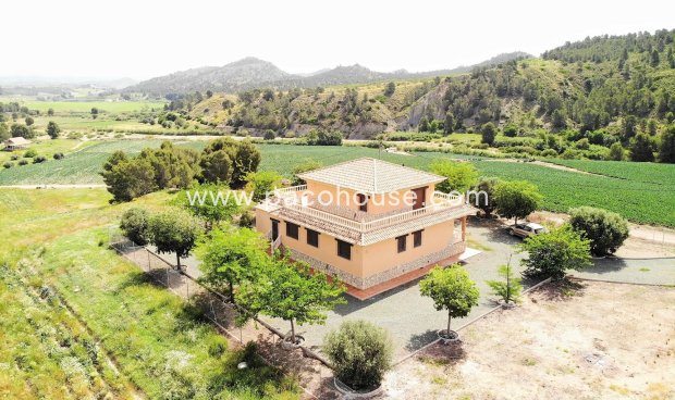 Villa - Resale -
        La Parroquia - 2185-VL