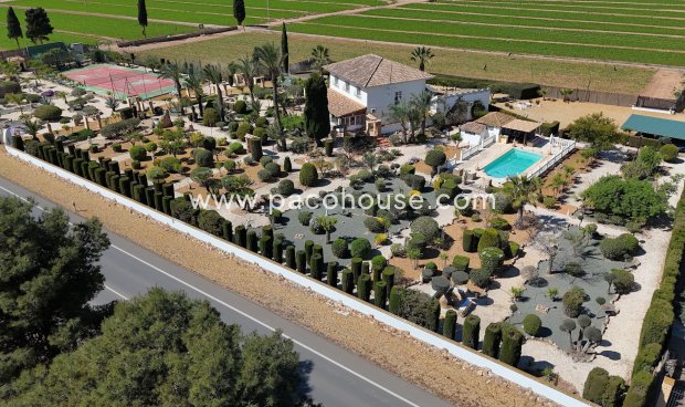 Villa - Resale -
        Purias - 3048-VL