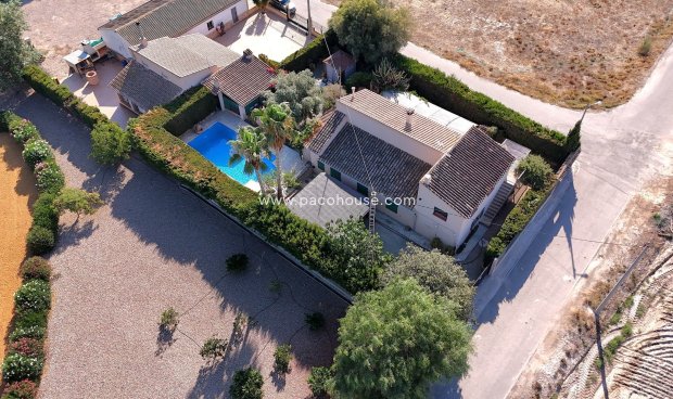 Reventa - Country House -
Purias