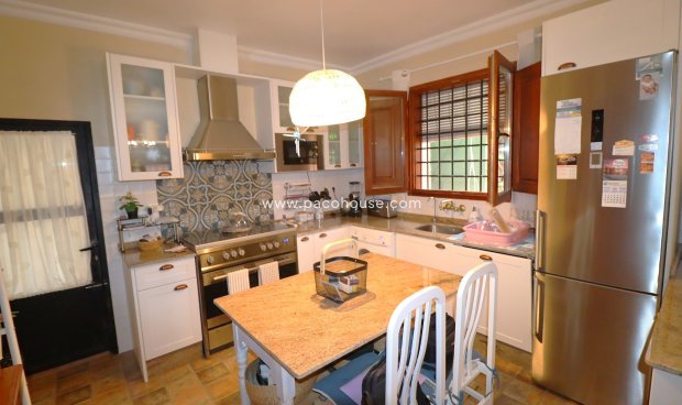 Reventa - Country House -
Purias