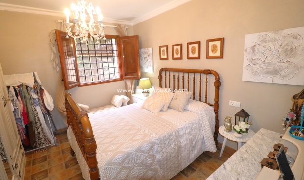 Reventa - Country House -
Purias