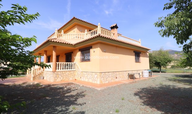 Reventa - Villa -
La Parroquia