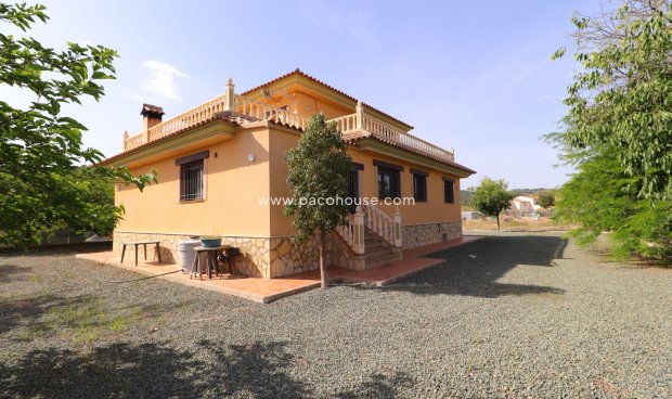 Reventa - Villa -
La Parroquia