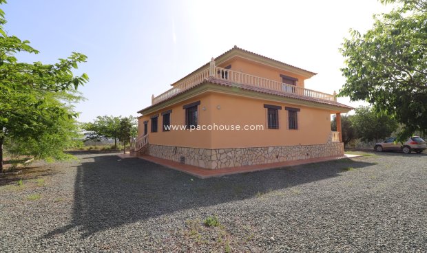 Reventa - Villa -
La Parroquia