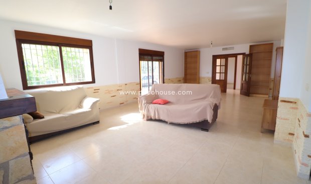Reventa - Villa -
La Parroquia