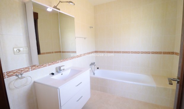 Reventa - Villa -
La Parroquia