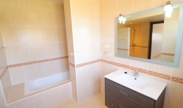 Reventa - Villa -
La Parroquia