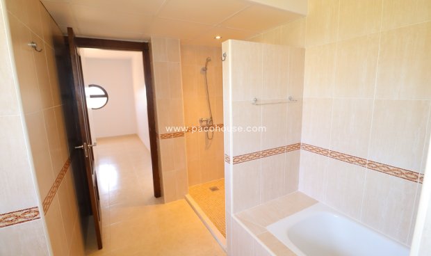 Reventa - Villa -
La Parroquia