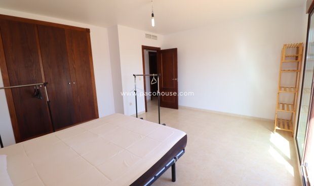 Reventa - Villa -
La Parroquia