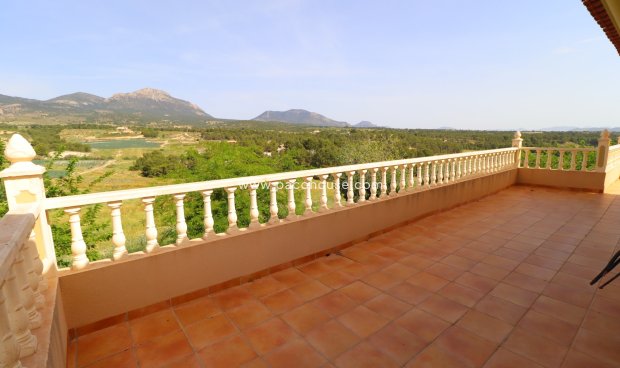 Reventa - Villa -
La Parroquia