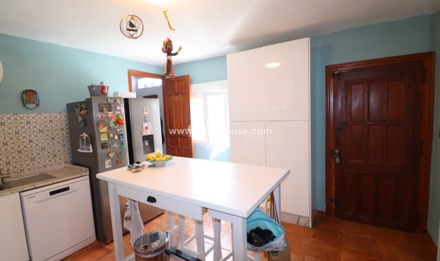 Resale - Cortijo -
Velez-Rubio