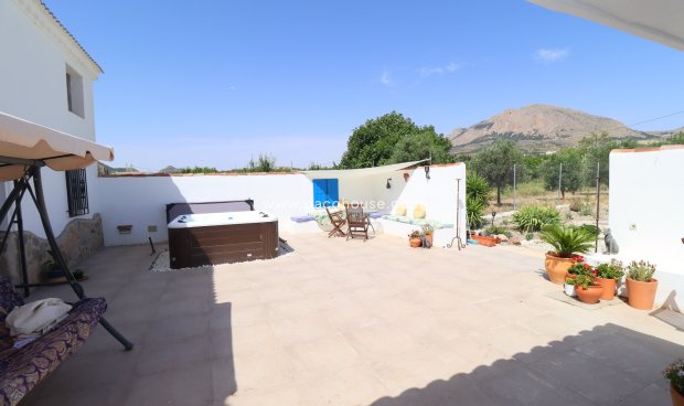 Resale - Cortijo -
Velez-Rubio