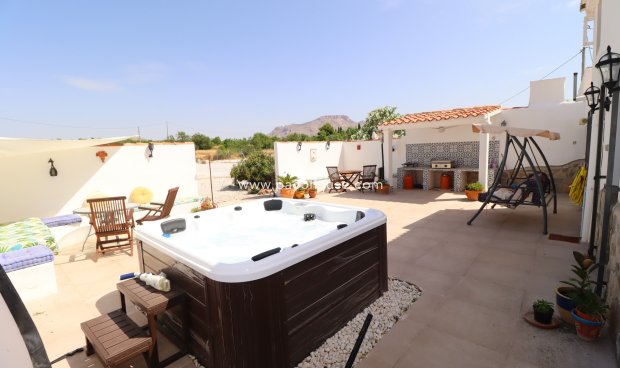 Resale - Cortijo -
Velez-Rubio