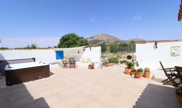 Resale - Cortijo -
Velez-Rubio