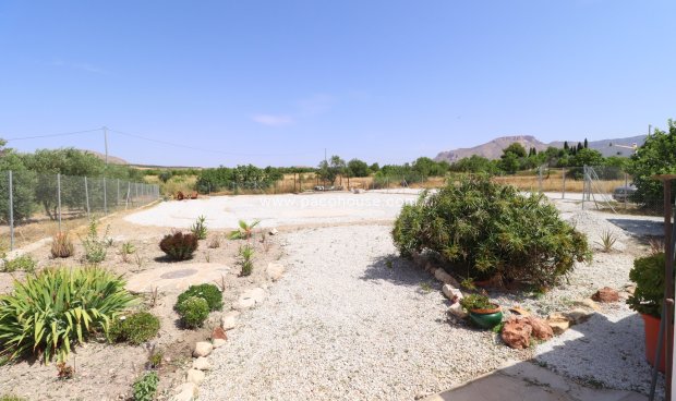 Resale - Cortijo -
Velez-Rubio