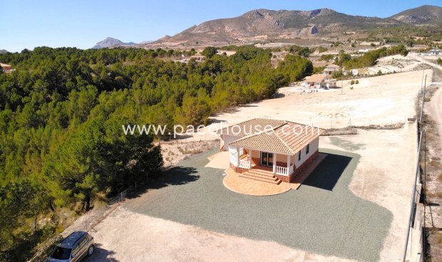 Resale - Villa -
La Parroquia