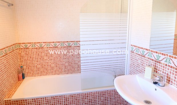 Resale - Villa -
La Parroquia