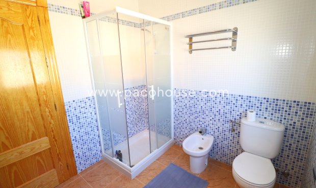 Resale - Villa -
La Parroquia