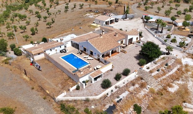 Resale - Cortijo -
Velez-Rubio