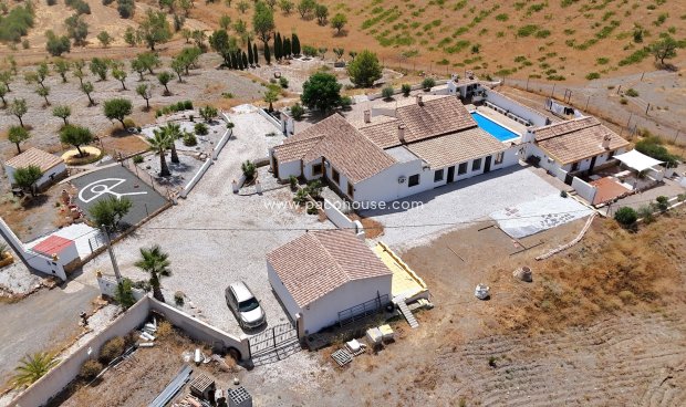 Resale - Cortijo -
Velez-Rubio