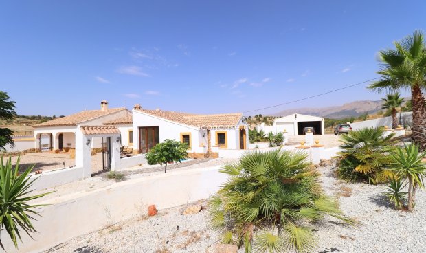Resale - Cortijo -
Velez-Rubio