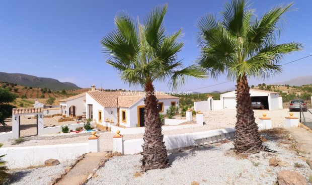 Resale - Cortijo -
Velez-Rubio