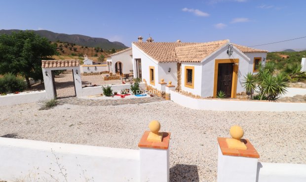 Resale - Cortijo -
Velez-Rubio