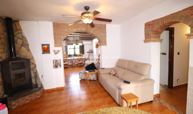 Resale - Cortijo -
Velez-Rubio