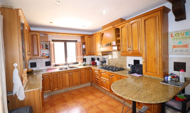 Resale - Cortijo -
Velez-Rubio