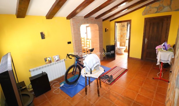 Resale - Cortijo -
Velez-Rubio