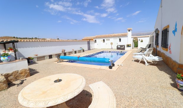 Resale - Cortijo -
Velez-Rubio