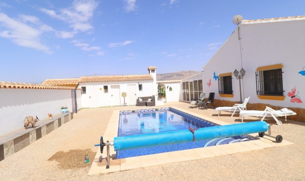 Resale - Cortijo -
Velez-Rubio