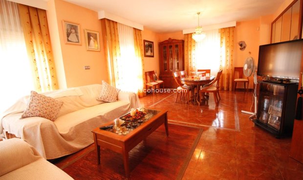 Reventa - Villa -
Purias