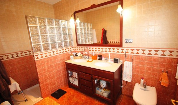 Reventa - Villa -
Purias