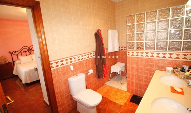 Reventa - Villa -
Purias