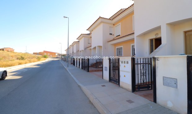Resale - Duplex -
La Parroquia