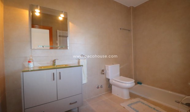 Resale - Duplex -
La Parroquia