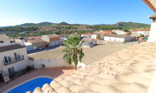 Resale - Duplex -
La Parroquia