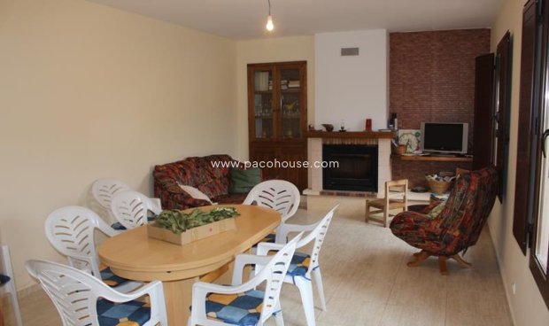 Reventa - Country House -
La Parroquia