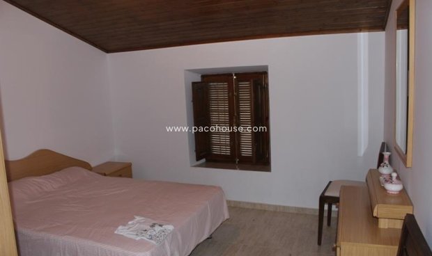 Reventa - Country House -
La Parroquia