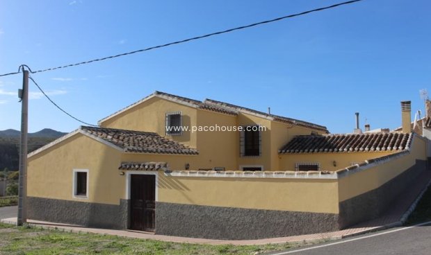 Reventa - Country House -
La Parroquia