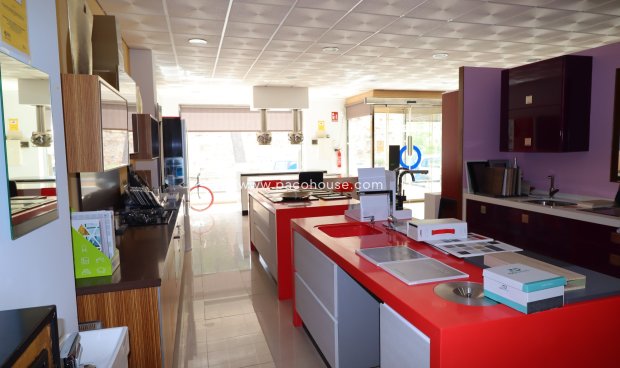 Resale - Commercial -
Velez-Rubio