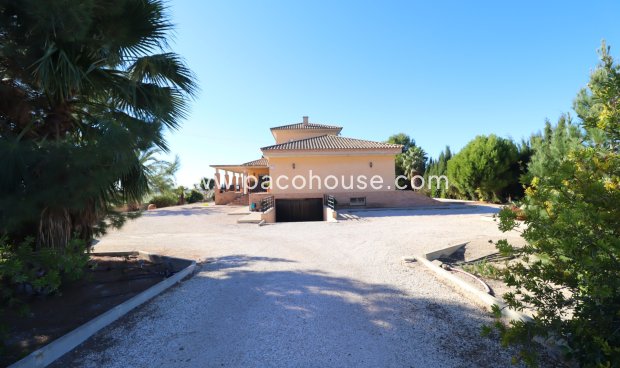 Resale - Villa -
Lorca