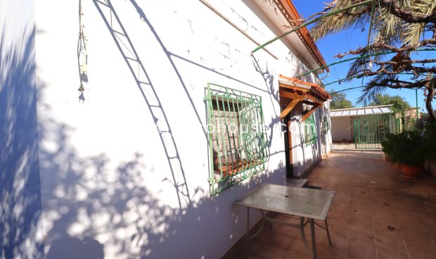 Resale - Country House -
Purias