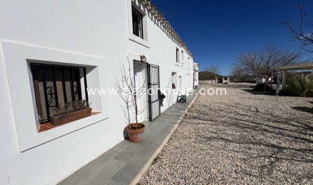 Resale - Cortijo -
Velez-Rubio