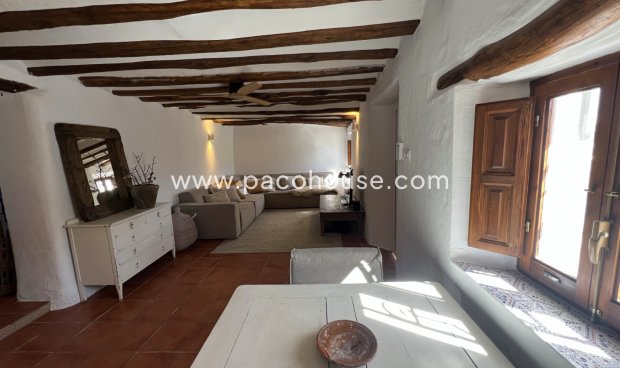 Resale - Cortijo -
Velez-Rubio