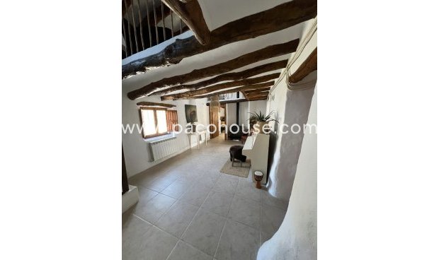 Resale - Cortijo -
Velez-Rubio